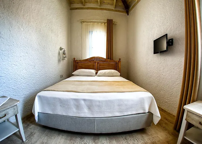 Fanti Отель Кешме